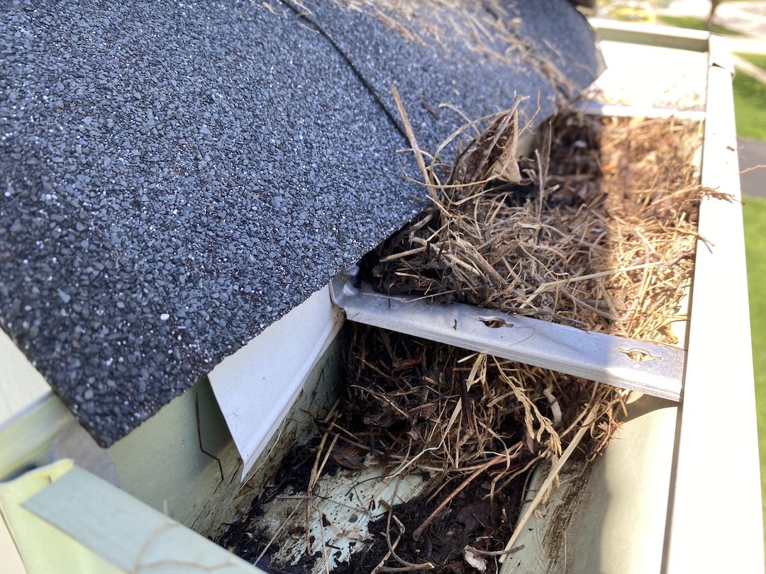 gutter-cleaning-precision-illinois