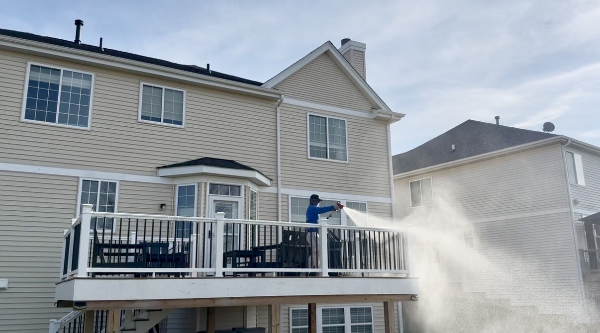 Vinyl Siding Soft Wash in Huntley, IL – Safe Removal of Algae and Dirt