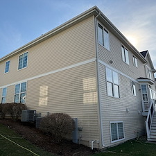 Vinyl-Siding-Soft-Wash-in-Huntley-IL-Safe-Removal-of-Algae-and-Dirt 12