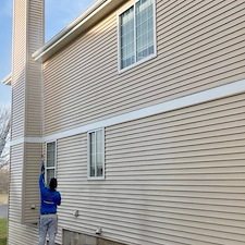 Vinyl-Siding-Soft-Wash-in-Huntley-IL-Safe-Removal-of-Algae-and-Dirt 0